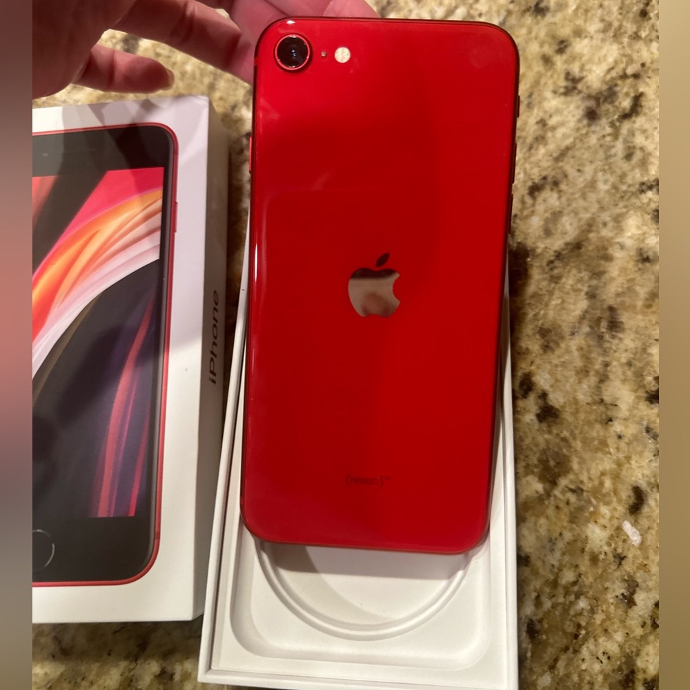 iPhone SE red, perfect condition - Straight Talk phone